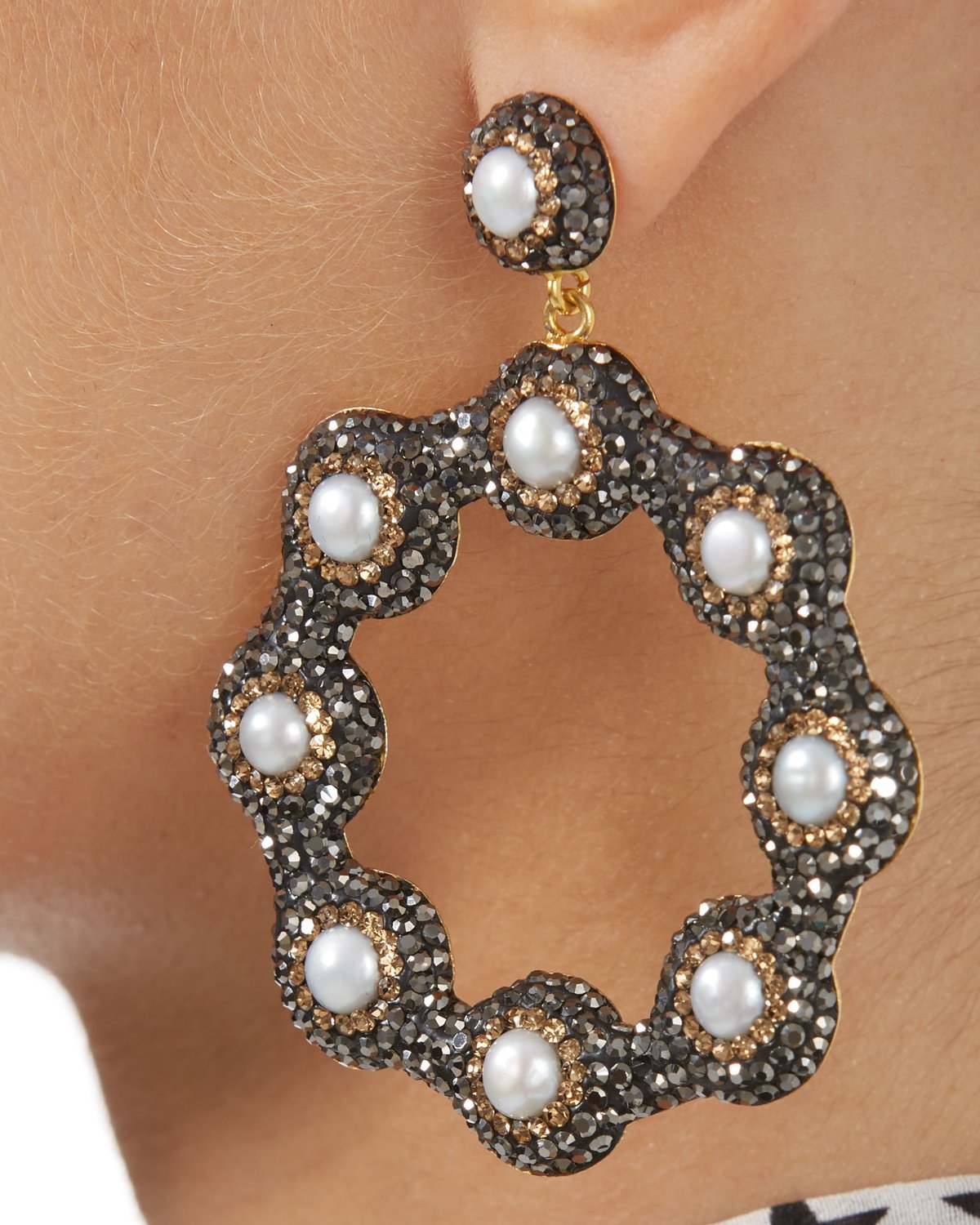 Baroque pearl hoop earring