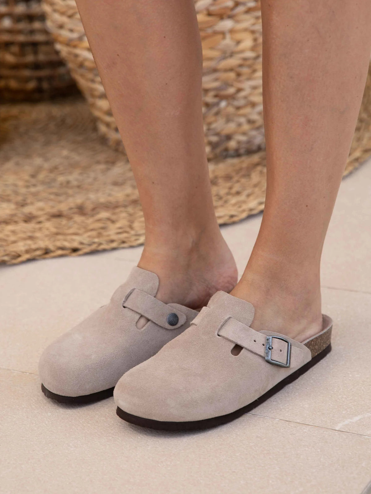 GENUINS Riva Clog in Taupe