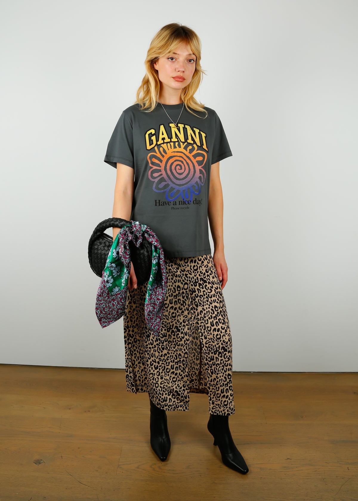 GANNI T3717 Flower Relaxed Tee in Volcanic Ash