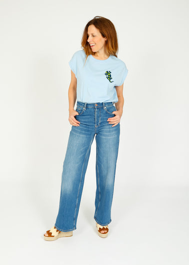 EA Fountain Embroidered Tee in Feeling Blue