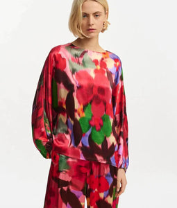 You added <b><u>EA Forbidden Oversized Top in Granny's Lipstick</u></b> to your cart.