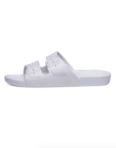 You added <b><u>MOSES Sandals in White</u></b> to your cart.