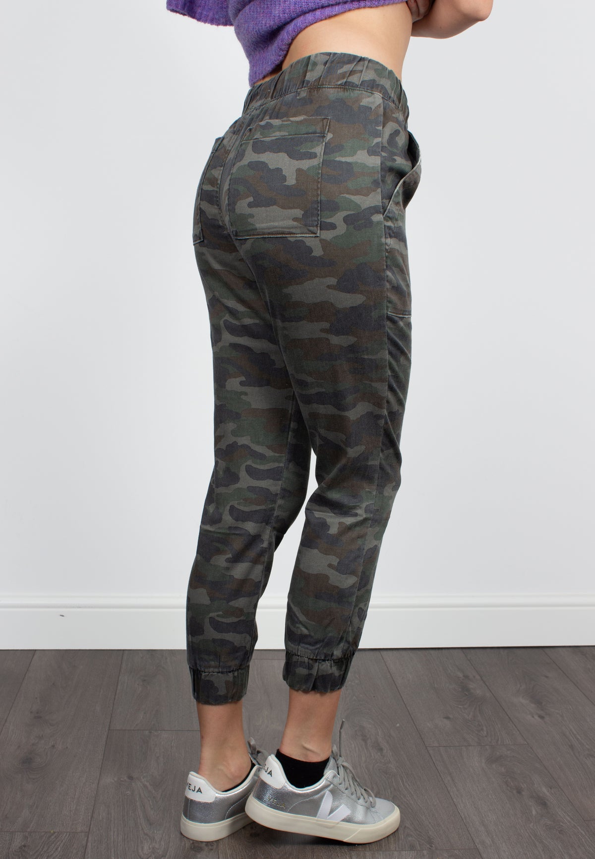 Bella Dahl vintage-camouflage pocket joggers
