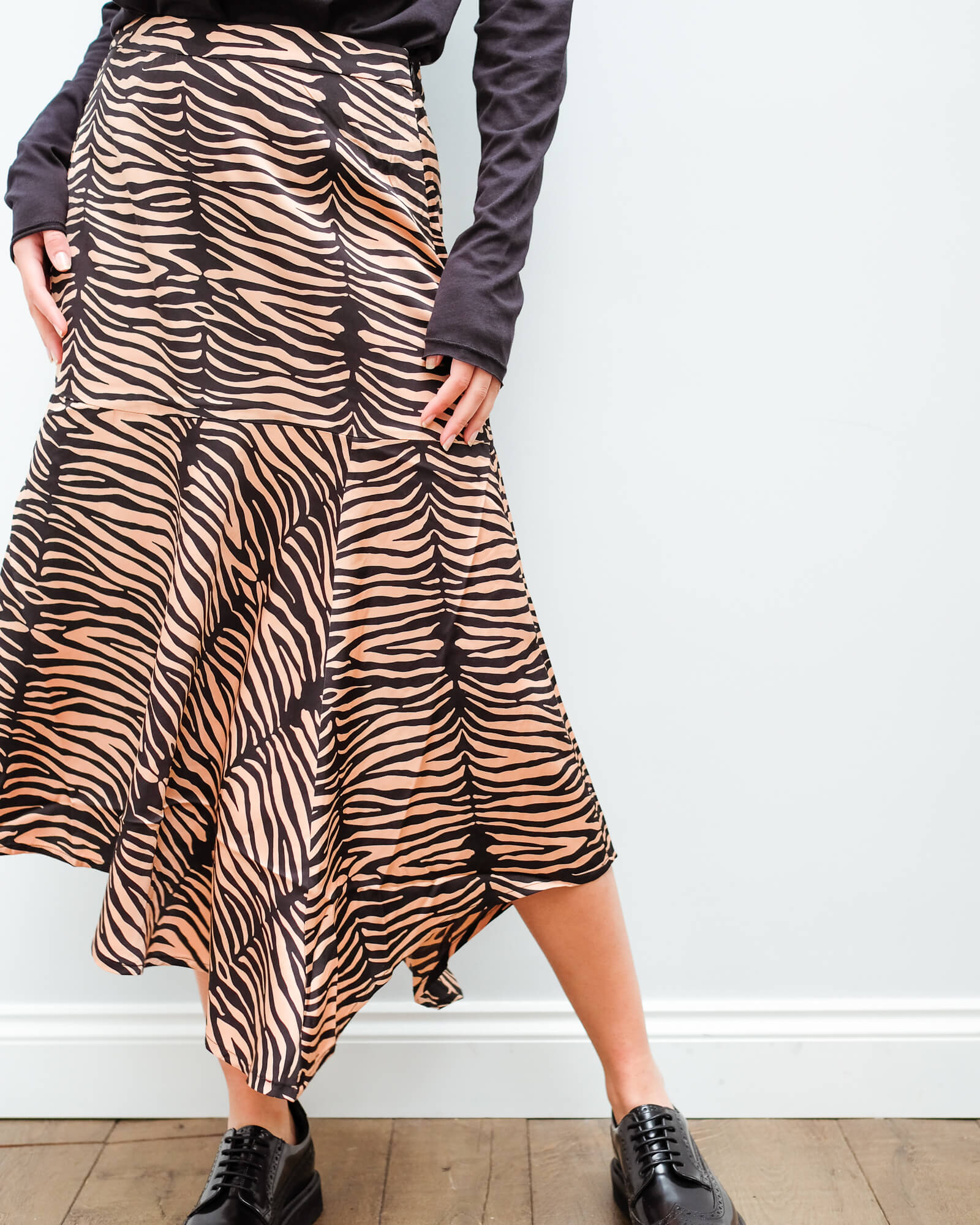 M Key zebra skirt in camel