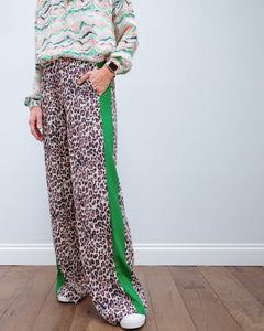 You added <b><u>PP Kylie trousers in leopard 04/green stripe</u></b> to your cart.