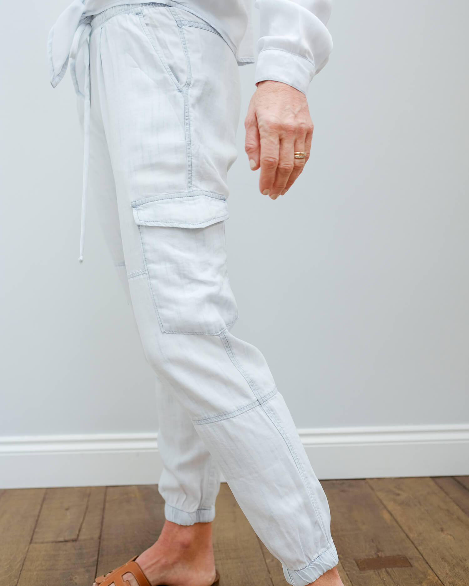 BD 3816 Utility cargo jogger in white out