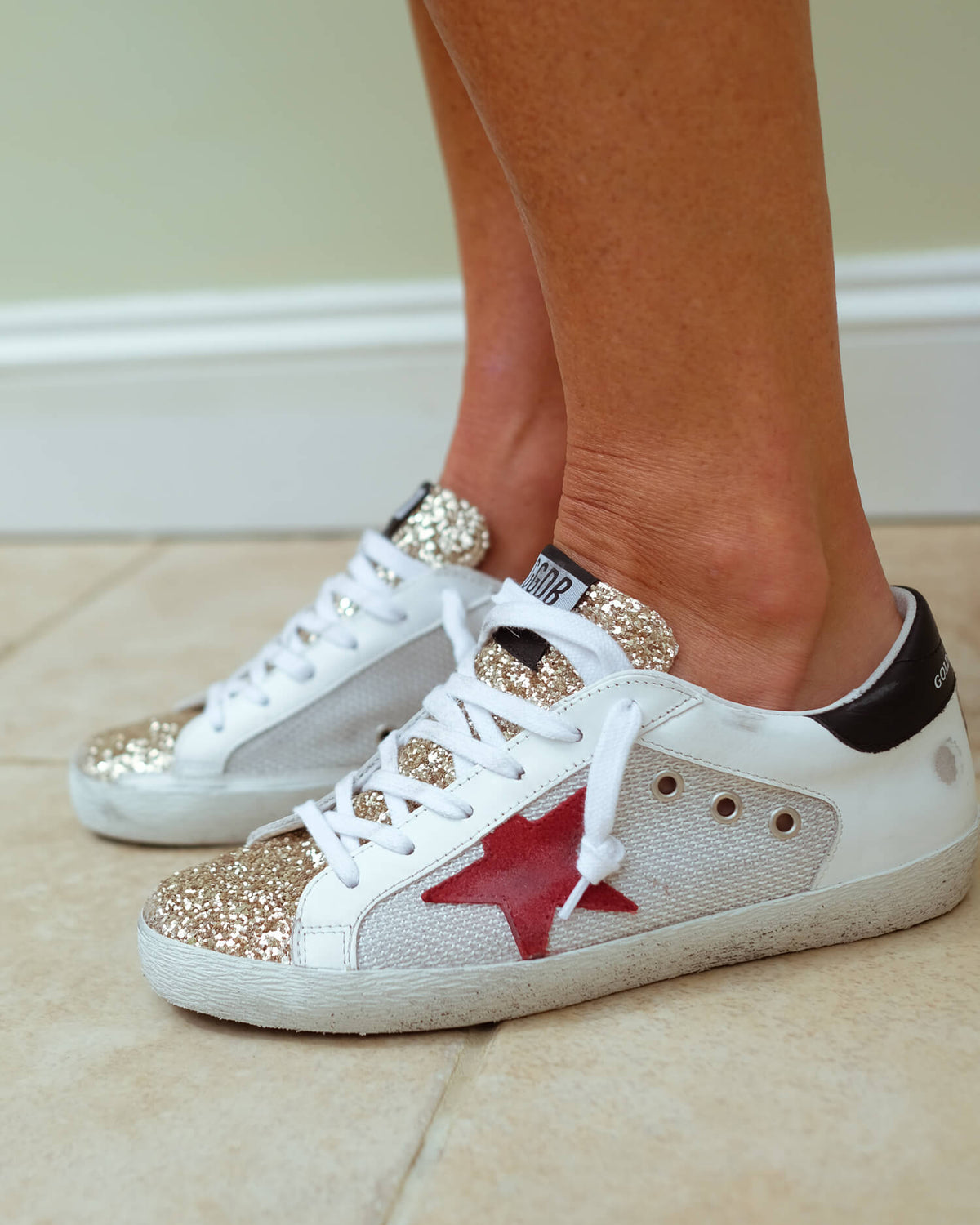 GG Superstar 182 in white, black , gold with red star