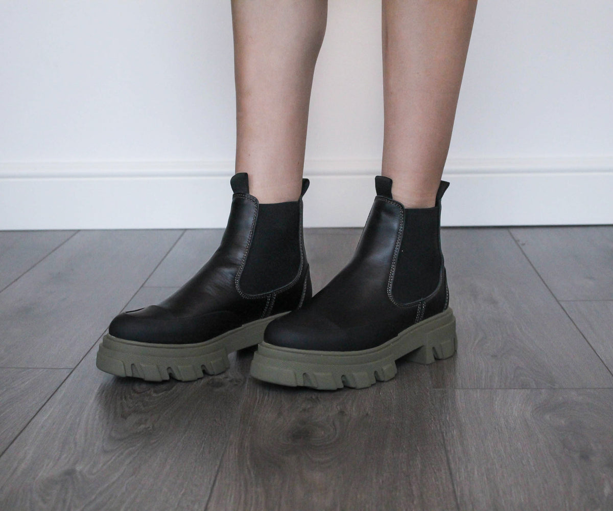 GANNI S1629 Leather Chelsea Boots in Black and Green