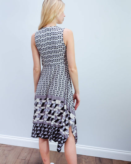 HB 6789 SL graphic print dress in black and white