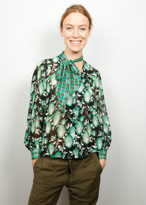 You added <b><u>RIXO Thompson Blouse in Green Starlet Floral</u></b> to your cart.