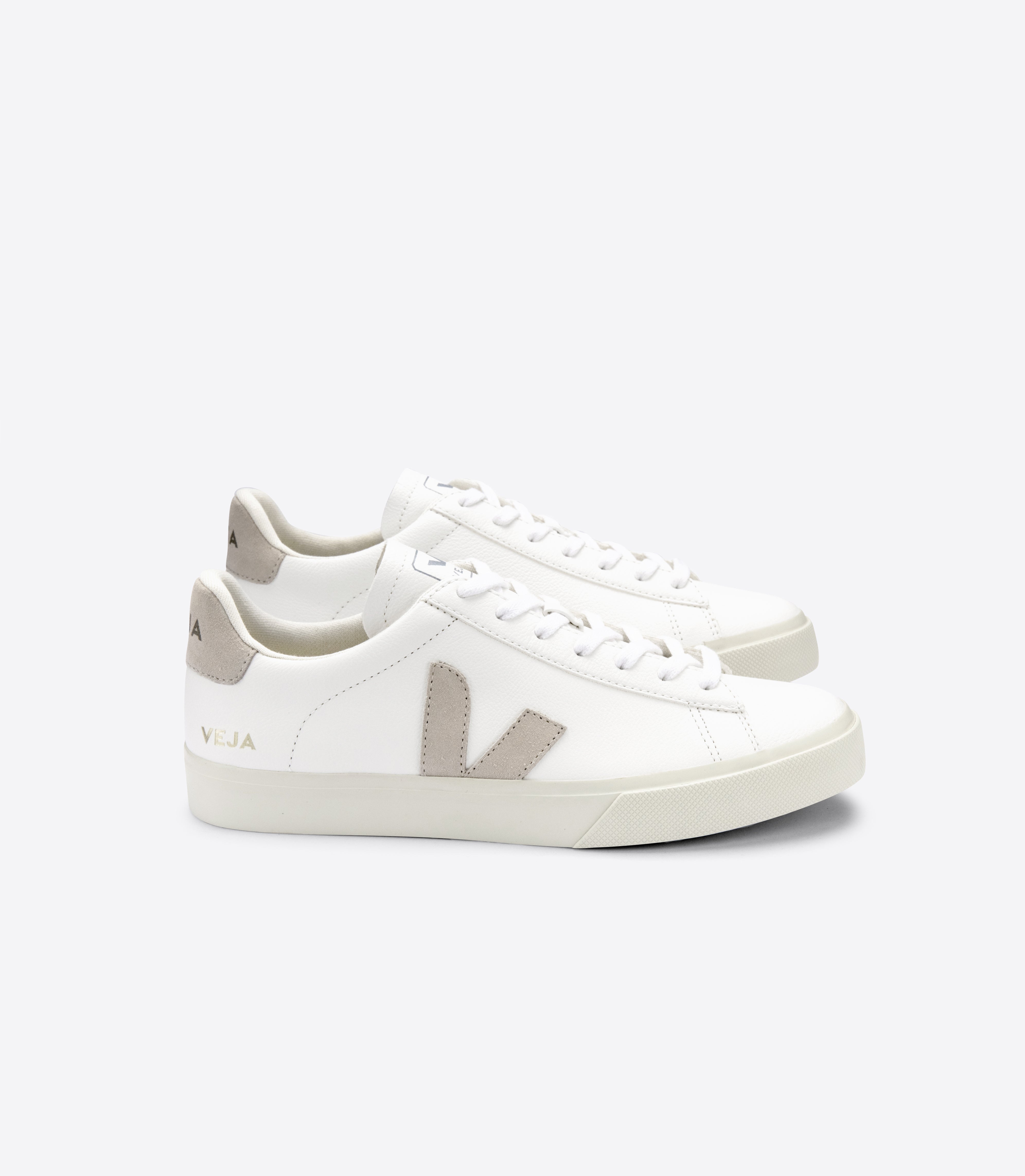 VEJA Campo Chromfree in Extra White, Natural Suede
